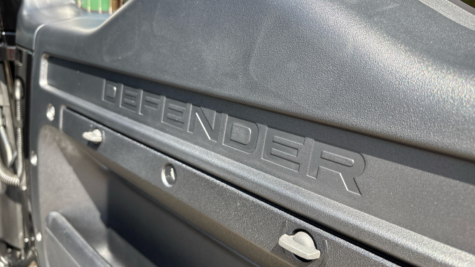 Land Rover Defender 3.0 D250 X-Dynamic SE 110 5dr Auto Diesel Estate - Image 24